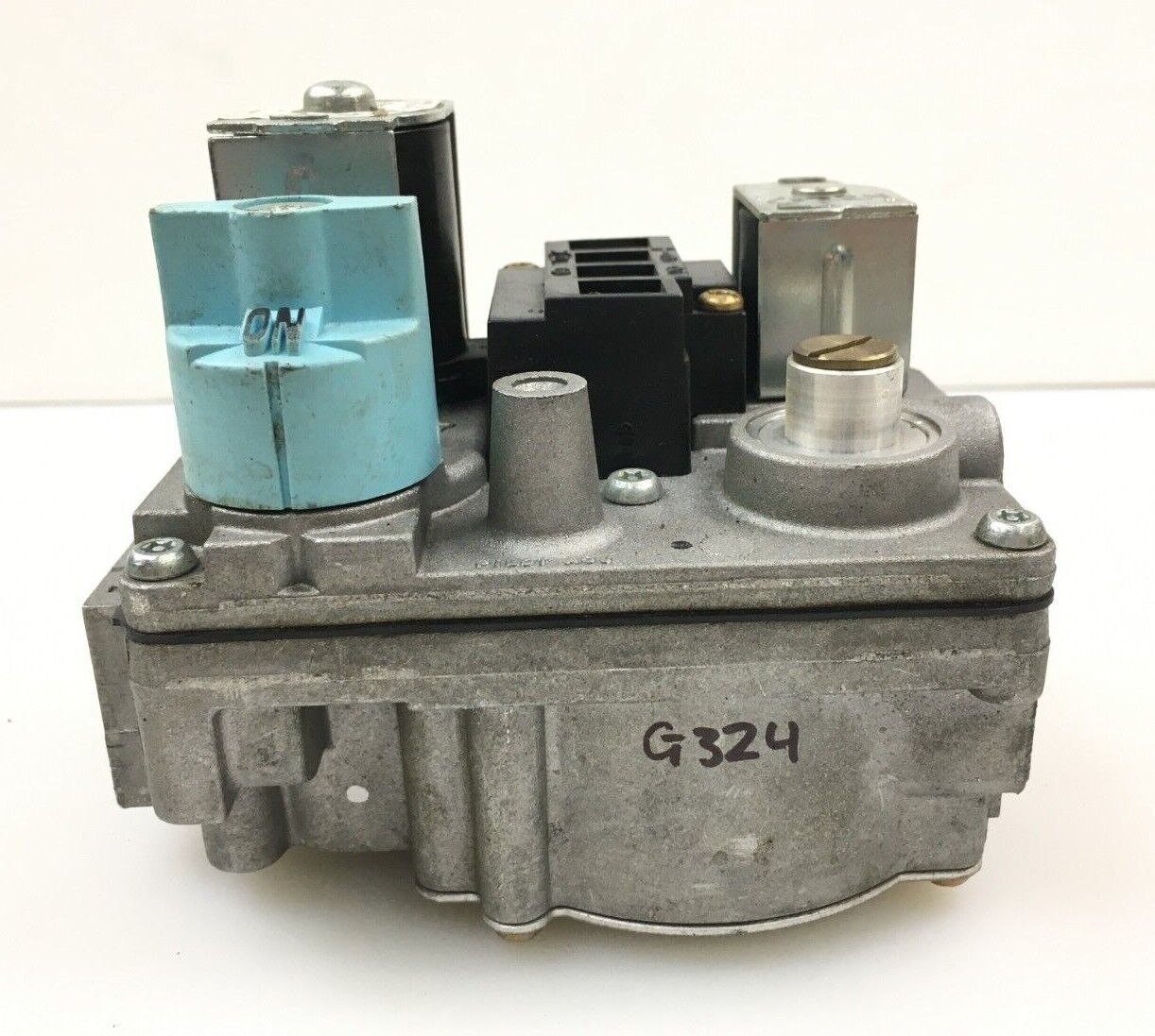White Rodgers Gas Valve 36E98-203 Carrier EF32CW192A  used #G324 - $32.63