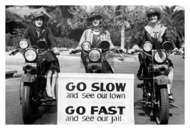 Female Women Motorcycle Cops &quot;Go Slow&quot; Los Angeles Nevada 4X6 Photo - £6.29 GBP