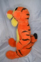 Large Winnie the Pooh Sitting Tigger 17&quot; Plush Stuffed Mattel Walt Disney Clean - £13.66 GBP