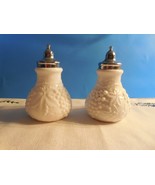 Elegant Imperial Milk Glass Grape &amp; Cable Salt &amp; Pepper Shakers - $375.38 MXN
