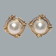 Gleaming 9 - 9.5mm Natural White Edison Excellent Round Cultured Pearl Earrings - $123.75