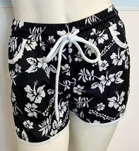 Black and White Floral Beach Shorts Size S - $225.23 MXN