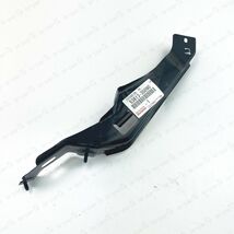GENUINE TOYOTA 07-14 FJ CRUISER FRONT RIGHT FENDER BRACKET 53813-35090 - $34.01