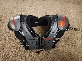 Riddell Recon Youth Football Shoulder Pads Large L(100) 13&quot; 14&quot; Camoufla... - $819.16 MXN