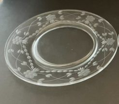 Clear Etched Glass Salad Luncheon Plate Daisy Floral Leaves Motif - $14.84