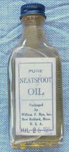 vintage neatsfoot oil bottle Wm Nye New Bedford MA gun household - £33.47 GBP
