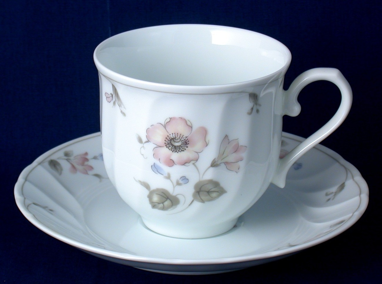 Mikasa Shelburn 4-pc Place Setting Cup Saucer Plates Unused Item image 2