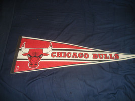 Vintage NBA Chicago Bulls Team Logo Felt Basketball Pennant full 27&#39;&#39; - £11.60 GBP