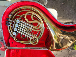 FRENCH HORN, ALL VALVES AND SLIDES WORK, NO MOUTHPIECE, FINISH IS SO-SO,... - £220.32 GBP