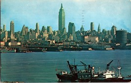 View of the Midtown Skyline of Manhattan Empire State Building New York Postcard - £6.84 GBP