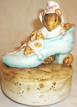 Schmid Rotating Music Box Beatrix Potter The Old Woman Who Live In A Shoe Mouse - £29.79 GBP