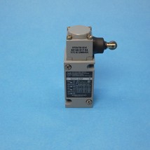 Allen Bradley 802T-KTP Series H Limit Switch Side Push Vertical Roller 4... - £119.52 GBP