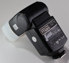 Godox TT520 II Speedlite DSLR Camera Flash *VERY GOOD/TESTED* W Batteries - $34.60