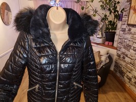 River island, Black Faux Fur Hood Shiny Wet Look Quilted Puffer Jacket, UK8 - £21.58 GBP