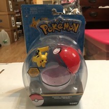 Tomy Pokemon Pikachu And Poke Ball Clip &#39;N&#39; Carry Poké Ball Action Figure-NEW.   - £10.25 GBP