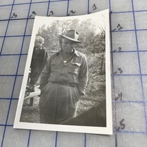 Vintage Photograph Man In Hat 1950s Or 40s - $195.53 MXN