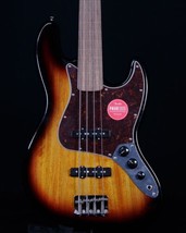 Squier Classic Vibe &#39;60s Jazz Bass® Fretless, Laurel Fingerboard, 3-Color - £352.40 GBP