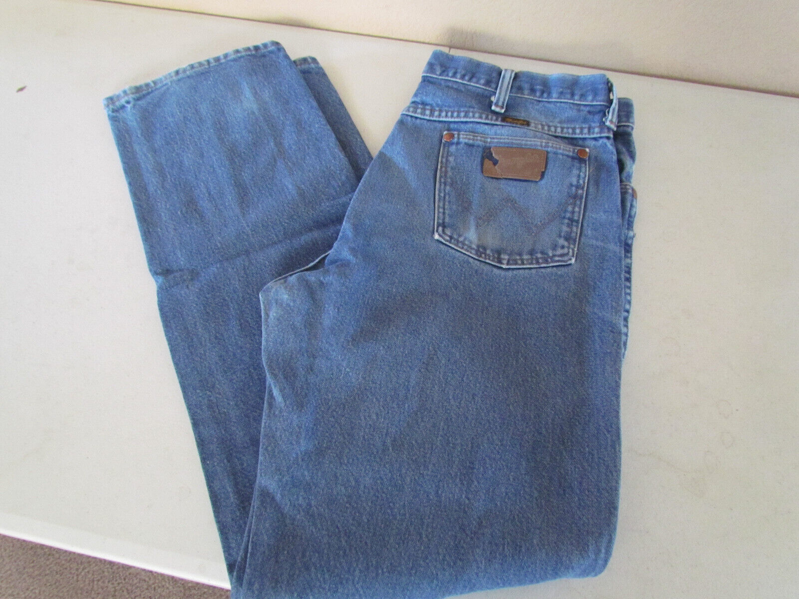 Primary image for Wrangler Men's 35X34 Jeans Blue Denim Pants - Some Fade, Fraying