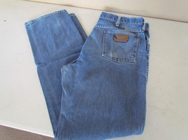 Wrangler Men&#39;s 35X34 Jeans Blue Denim Pants - Some Fade, Fraying - £15.61 GBP