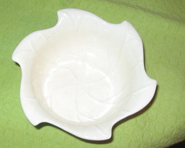  Leaf Bowl/Dish-Ivory-Pottery USA - £4.68 GBP