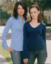 Gilmore Girls 8x10 publicity photo Alexis Bledel Lauren Graham - £9.43 GBP