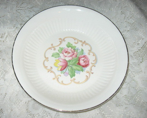  Park Lane-Dalton (Rose) -Royal China-Serving Bowl-22 K Trim-9 in.-USA - $12.00