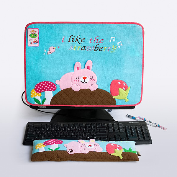 [Strawberry] Fabric Art 17 inch Monitor Screen Cover & Wrist Rest Pad