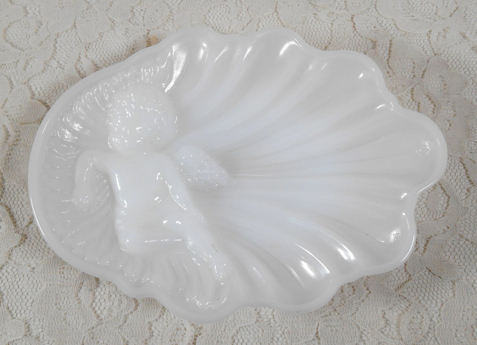 Vintage Avon Soap Dish with Angel Cherub White Milk Glass Heavenly Collection  - $14.00