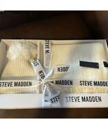 Steve Madden Woman’s Hat and Scarf Gift Set White new - €59,12 EUR Steve Madden Woman’s Hat and Scarf Gift Set White new - €59,12 EUR