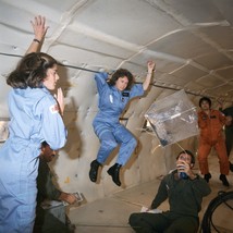 Christa McAuliffe in NASA zero-gravity KC-135 &quot;Vomit Comet&quot; Photo Print - £7.04 GBP+