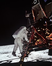 NASA Apollo 11 Astronaut Buzz Aldrin descends Lunar Module steps New 8x10 Photo - £6.96 GBP