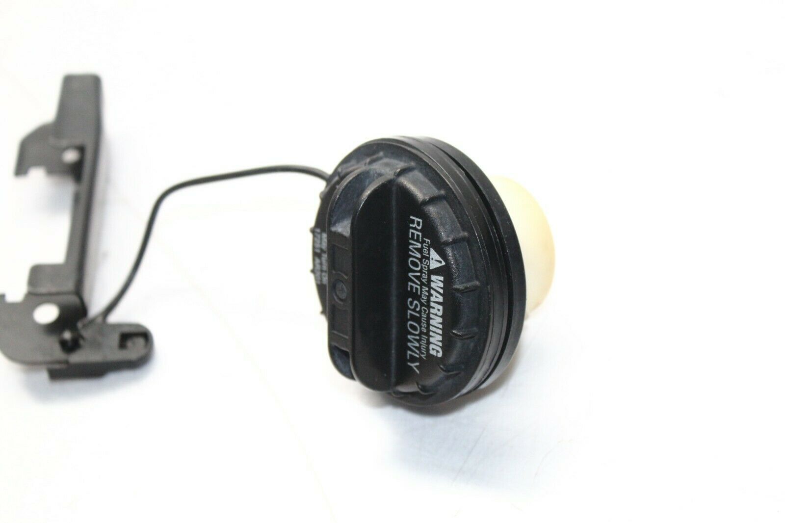 2003-2006 INFINITI G35 GAS FUEL TANK GAS CAP WITH DOOR HINGE P9040 - $38.69