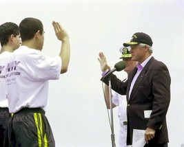 President Bill Clinton gives enlistment oath to Navy recruits - New 8x10 Photo - £6.92 GBP