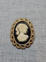 Victorian-Style Oval Pin/Brooch, Gold Tone 1.25&#39;&#39; Diameter/1&#39;&#39; Vintage  - $14.05 CAD