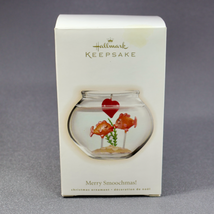 Hallmark 2009 Merry Smoochmas! Goldfish Kissing Fish Bowl NRFP Ornament ... - $366.06 MXN