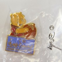 Walt Disney Collectors Society Winnie the Pooh Pin - £7.82 GBP