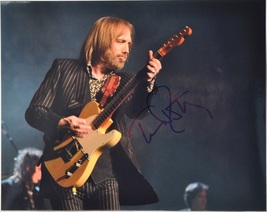 Tom Petty Signed Photo - Tom Petty And The Heartbreakers- The Traveling Wilburys - £310.94 GBP