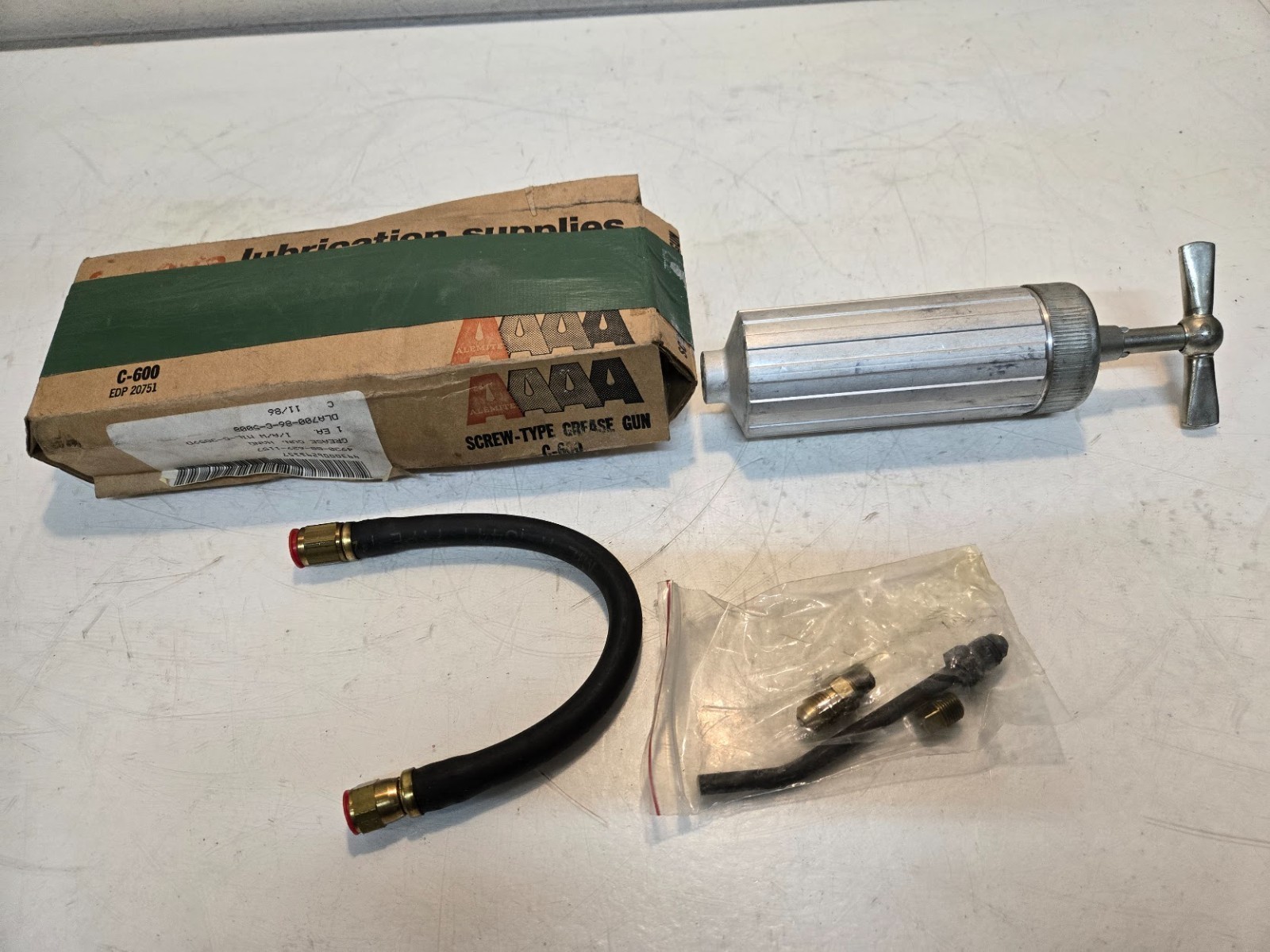 Alemite Screw Type Grease Gun C-600 1/8&quot; FNPT | 4930-00-629-1157 | MIL-G... - $134.99