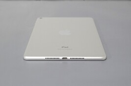 Apple iPad Mini (5th Generation) 64GB, Wi-Fi, 7.9in MUQX2LL/A - Silver image 4
