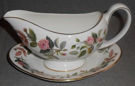 Wedgwood HATHAWAY ROSE PATTERN Bone China GRAVY BOAT with Underplate Eng... - $74.24