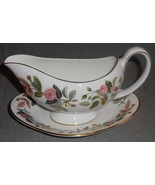 Wedgwood HATHAWAY ROSE PATTERN Bone China GRAVY BOAT with Underplate Eng... - £58.17 GBP