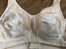 NaturalWear N190 Laced Soft Cup Wireless 38B Bra - $9.00