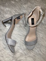Jones of New York EDIE ankle strap sandal SILVER SZ 9.5 NEW - $30.74
