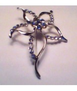SILVER FLOWER WITH OUTLINE PETALS PIN/BROOCH - £3.99 GBP