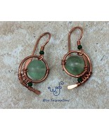 Handmade green fluorite earrings: copper wire wrapped swirl - €23,96 EUR