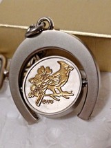 PEWTER North Carolina State Bird Cardinal Silver &amp; Gold Horseshoe Key Chain - £13.19 GBP