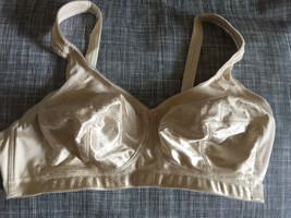 38C Lilyette Vintage 90s Satin Wire Free Tan Nude T-Shirt Womens CD Bra - $21.20