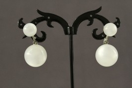 Vintage Costume Jewelry White Lucite Moonglow Bead Dangle Screwback Earr... - £12.88 GBP