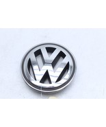06-10 VW VOLKSWAGEN PASSAT FRONT GRILLE EMBLEM BADGE E4701 - $53.04 CAD