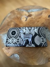 Sakroots Black and White Patterned Women&#39;s Wallet - $276.79 MXN